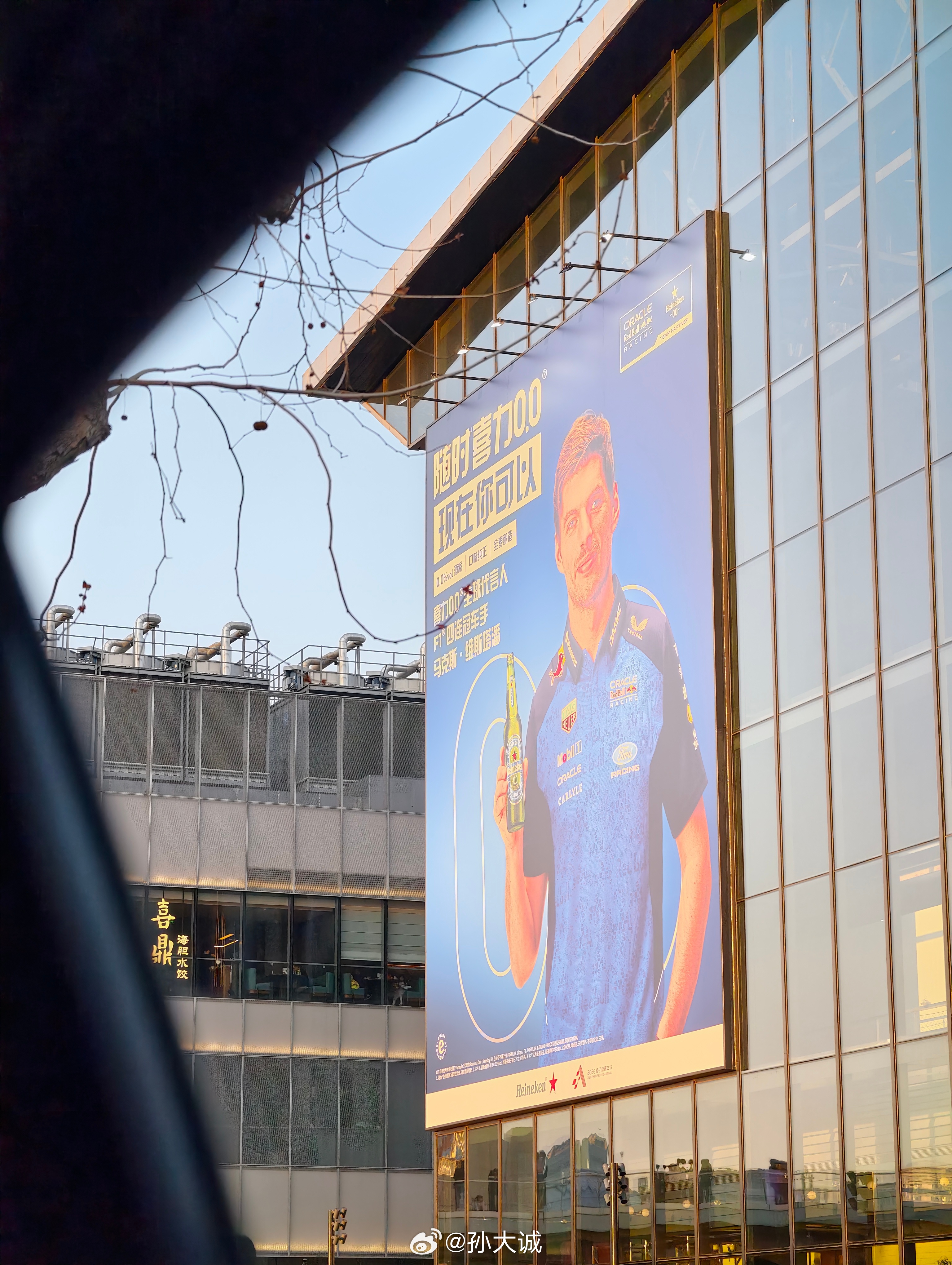 今天周末，儿子也来上海了。既然这么喜欢F1 当爹的必须要安排到位！第一站，先到西