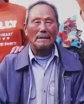 1950年，为摸清敌方残余势力的兵力部署、藏身位置，上级给战士董明德下达了一项绝