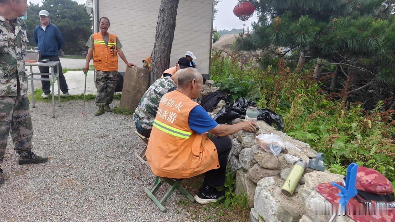 齐国、鲁国在这里分界。

登鲁山，朋友点错导航，从沂源入口进入。
一路走来，山风