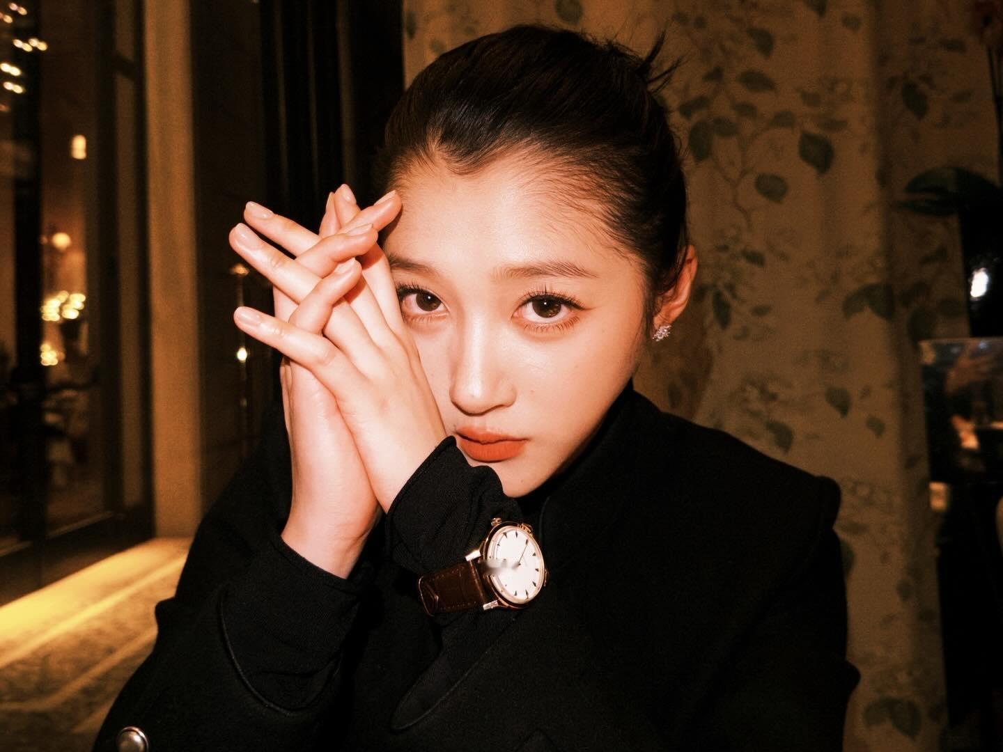 关晓彤 ins更新：GN✨🥂 