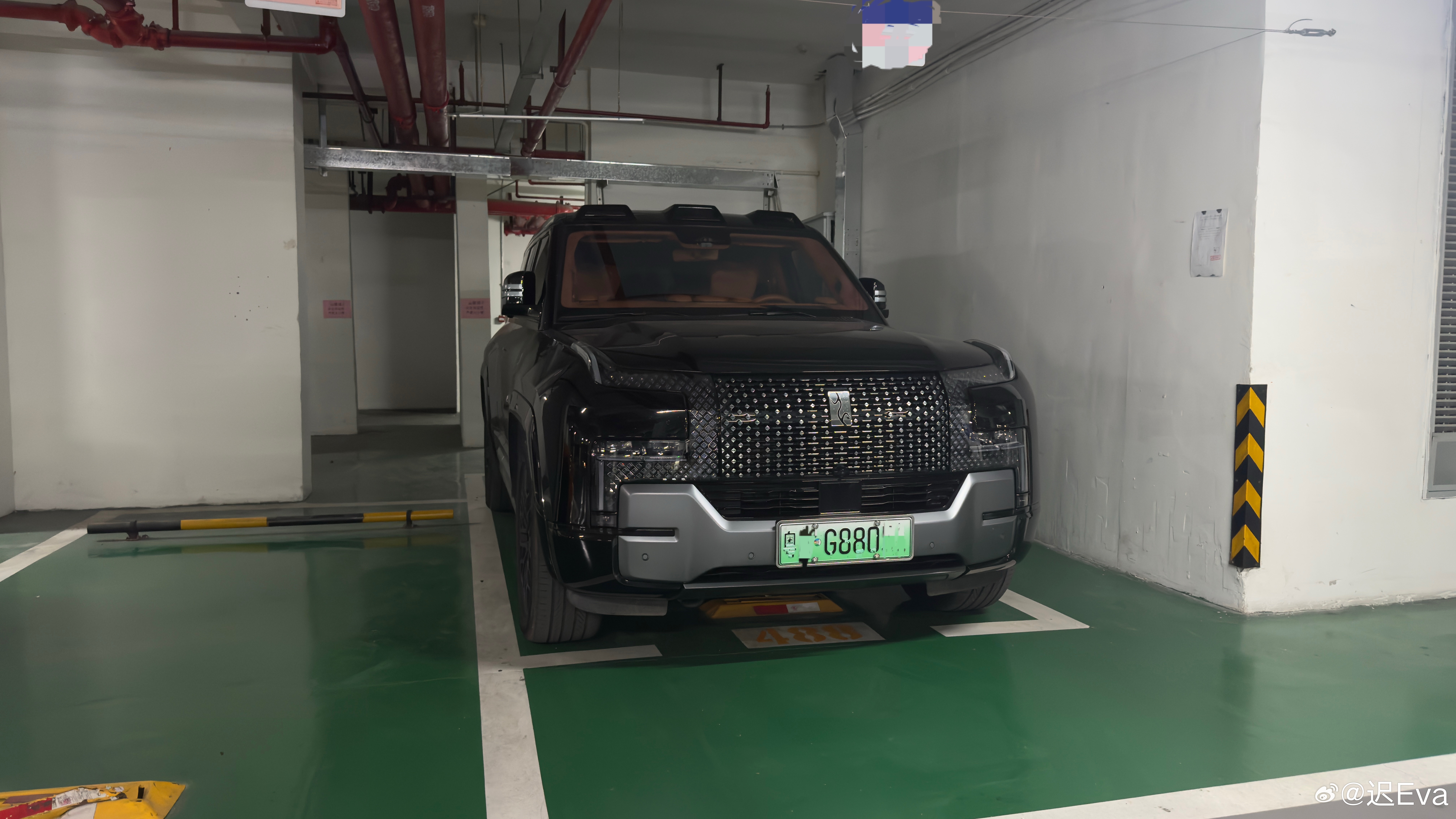 隔壁车位开仰望U8的哥们这车到底下了几次水？这车牌质量怎么这么差粤字都快掉没了，