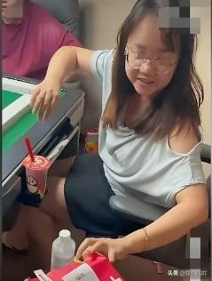 果然老祖宗不会骗人
这次吃白食不肯付钱的女子，又是大框眼镜，大盘子脸。这个面相是