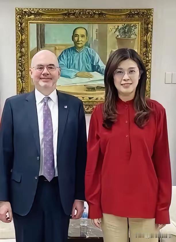 一身中国红亮明立场，尽显中国人不容侵犯的民族底气
 
台海最新消息引发全网热议，