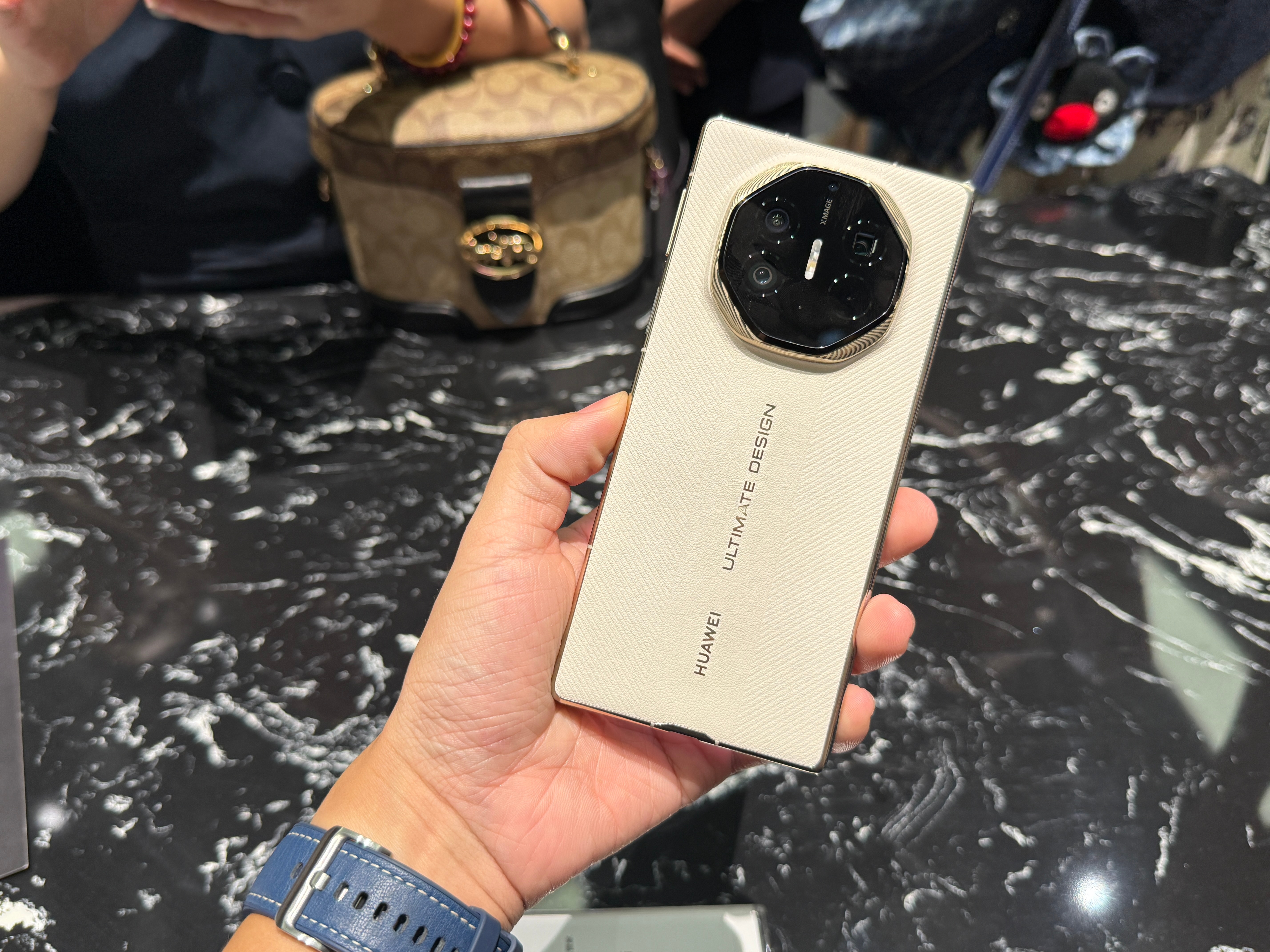 华为发布会 XTs 非凡大师，白色最好看[吃瓜] 系统能显示处理器 ​​​
