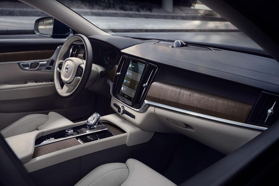 在不少人的印象里，在一众豪华品牌中，沃尔沃汽车产品相当低调内敛，就连外饰配色也喜