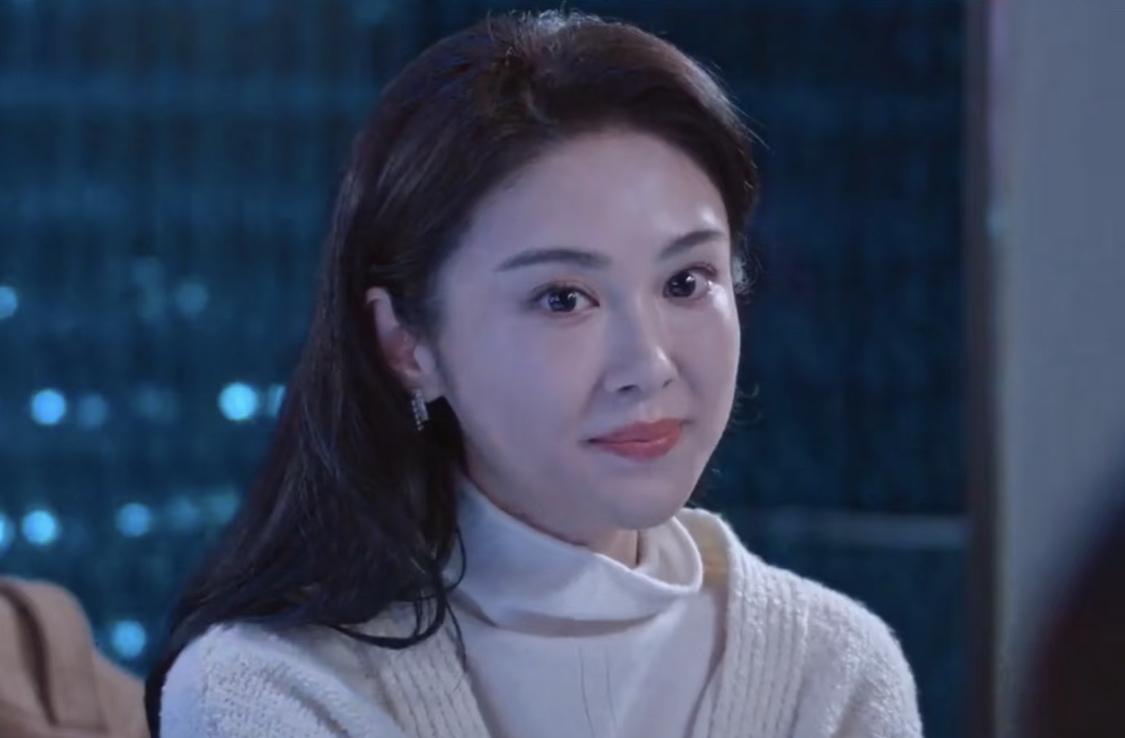 曾经把聂曦光当作和庄序感情试金石的叶容，其实做着的却是聂曦光和林屿森感情的试金石