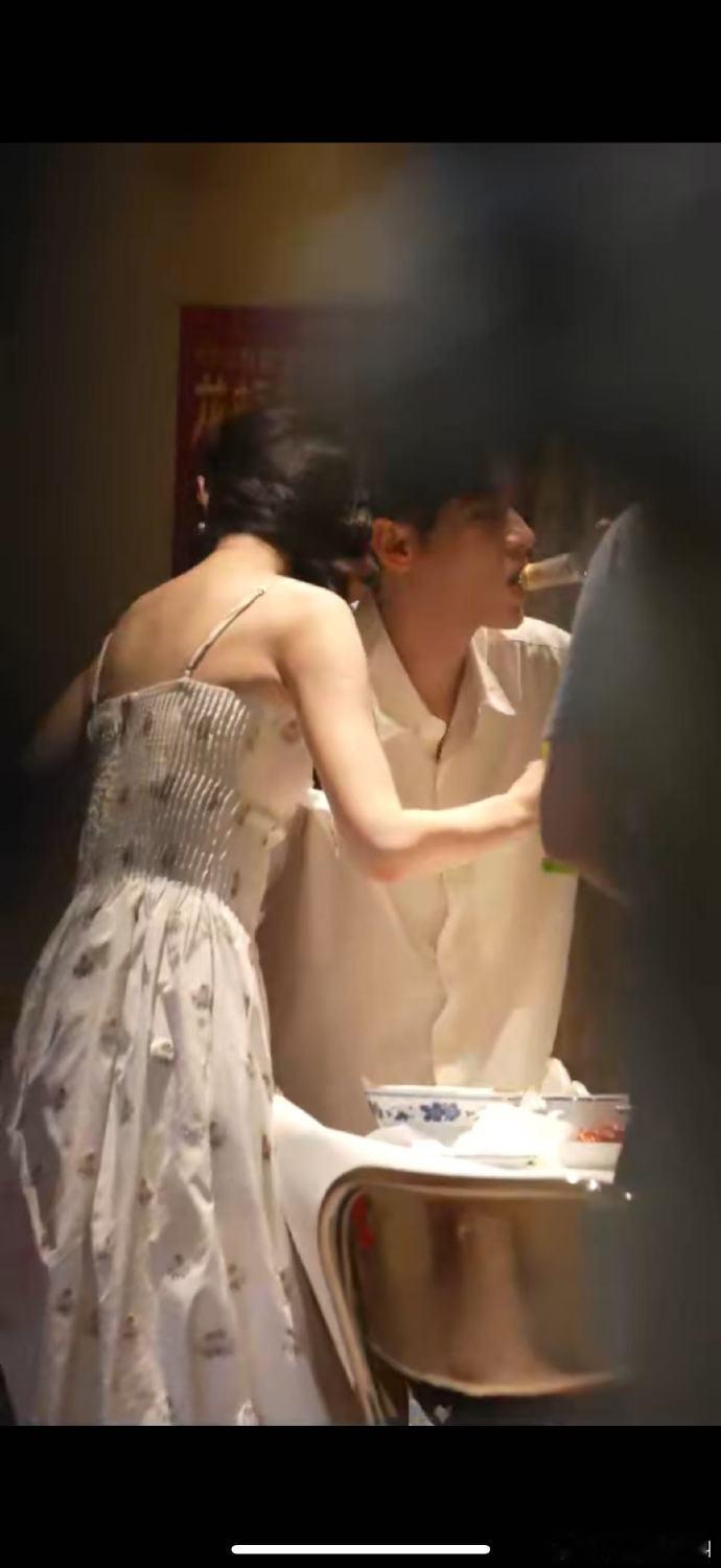 宋轶丞磊私下聚餐互抹奶油抹奶油都不行吗[疑问] ​​​