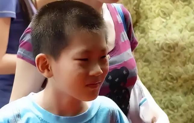 2000年，山东有一神童，短短的2天便念完小学，10岁那年参加高考，考出了566