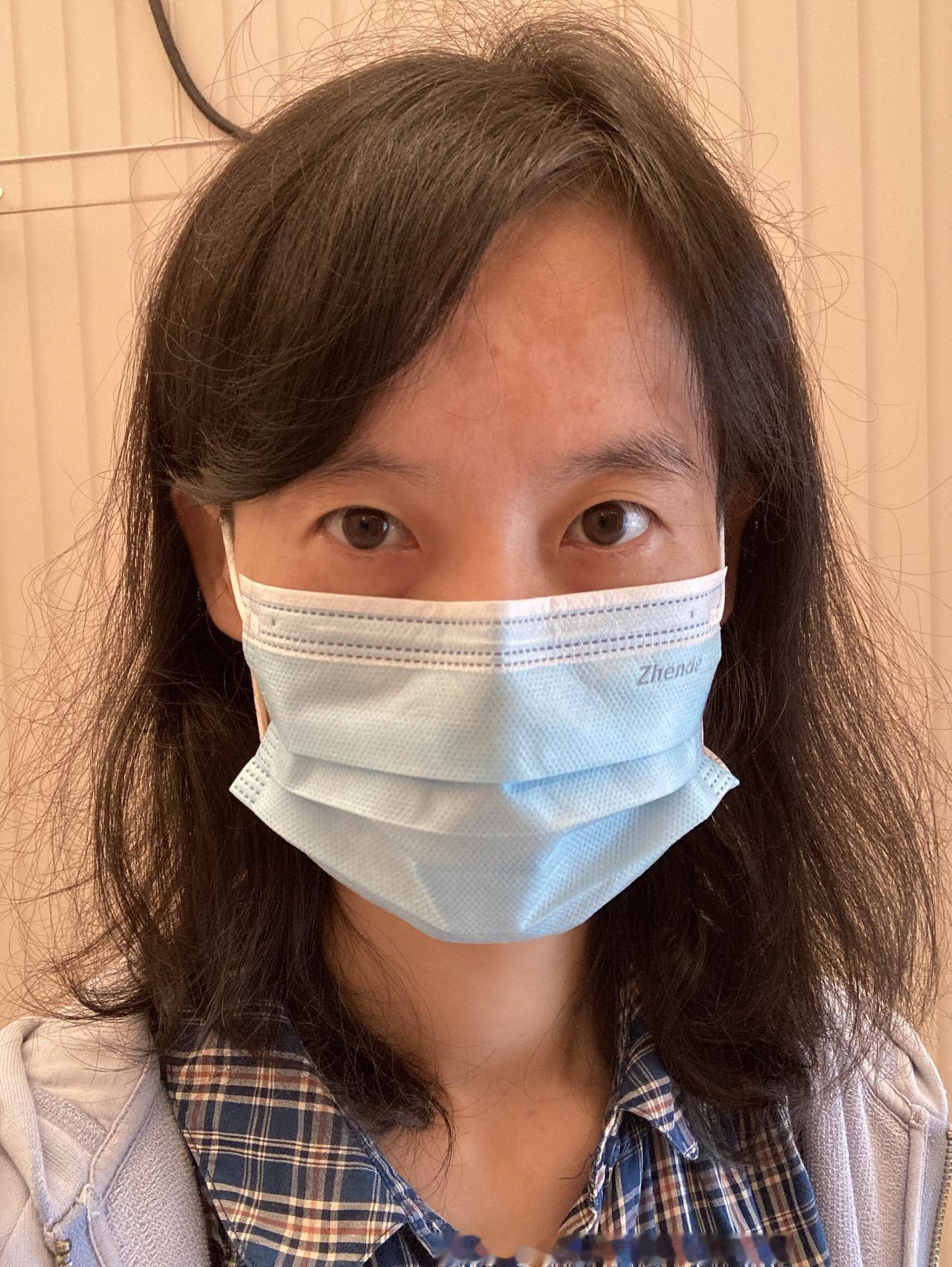 我在商场里经常能看到嘴唇打钉的年轻女孩，真是不知道他们怎么想的，至少肯定是身体健
