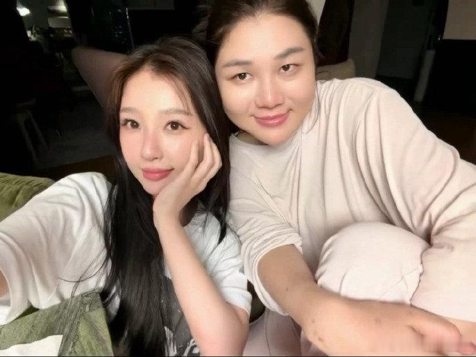 杨天真晒和虞书欣合照杨天真发了和虞书欣的合照 杨天真发了和虞书欣的合照 