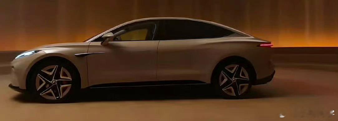 余承东官宣尚界首款轿跑明年上市 尚界H5之后会发布一款轿跑，这个外观很拉风，应该