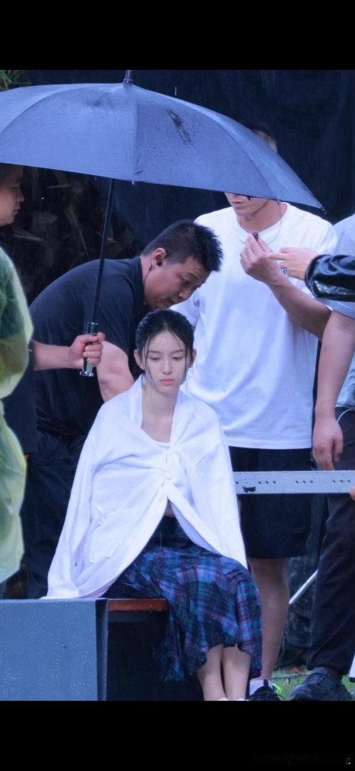 周也、胡先煦今日路透潮热雨季未解之谜｜ 