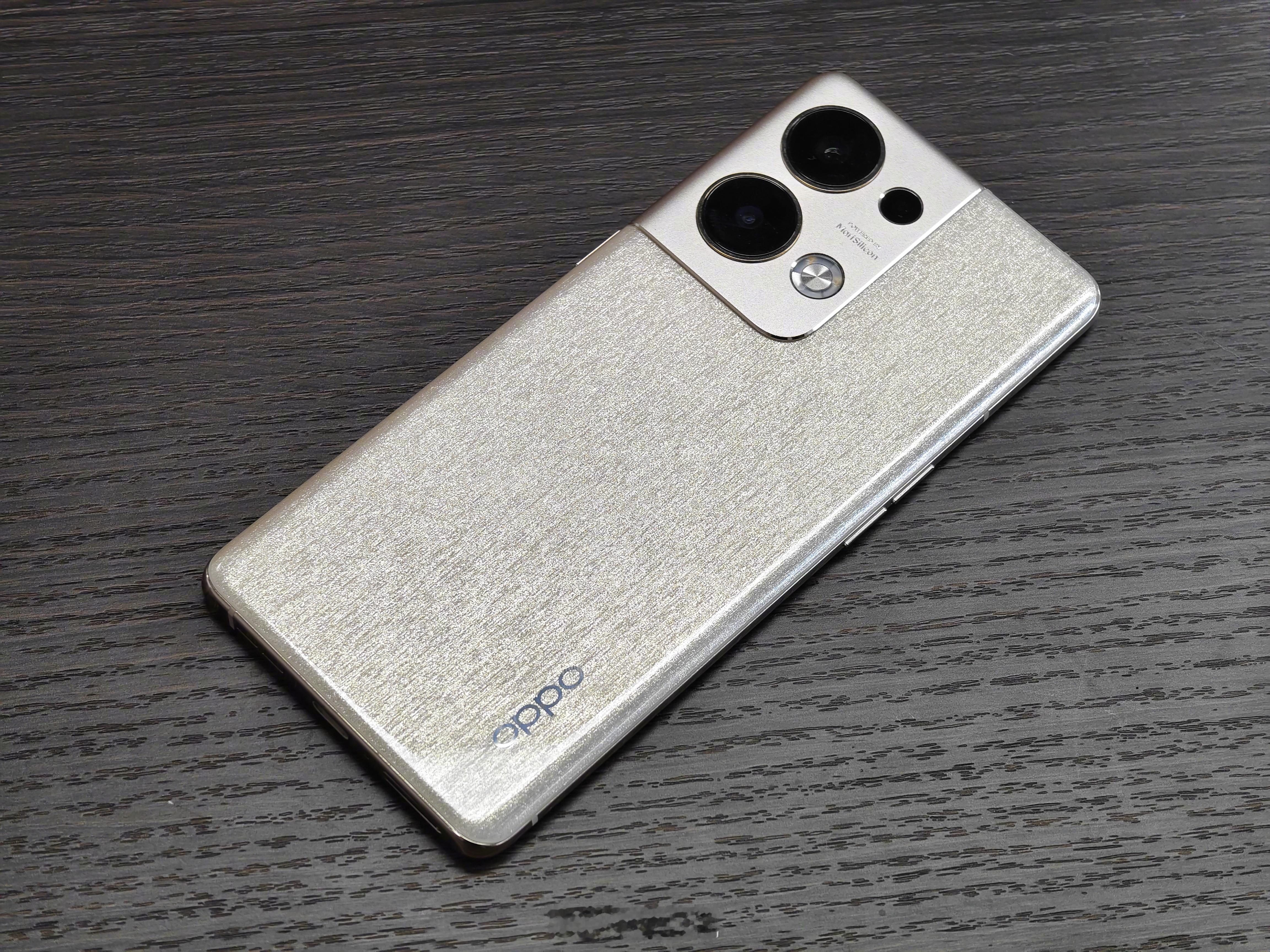 在我心里，这代Reno的颜值也很不错，还有马里亚纳