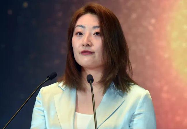 原来宗庆后有4个孩子！

外围消息，宗馥莉陷入了一场价值20亿美元的遗产官司，告