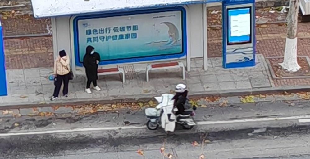 发现一个秘密，等公交车的为啥不看手机？
       2025年12月3日7:0