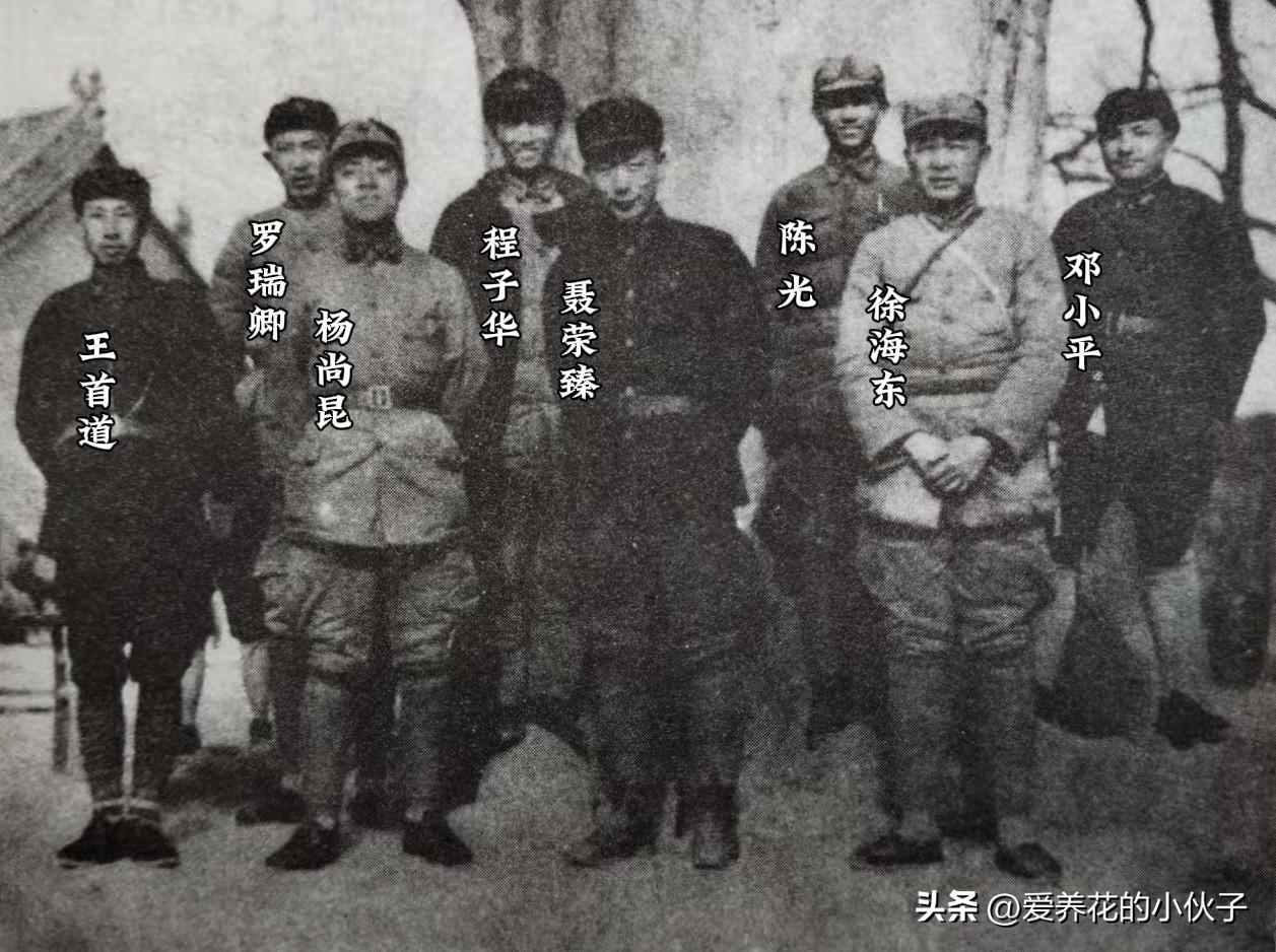 这张合影厉害了！估计很多人都没见过吧？

这张合影记录了甘泉会师最直接和最珍贵的