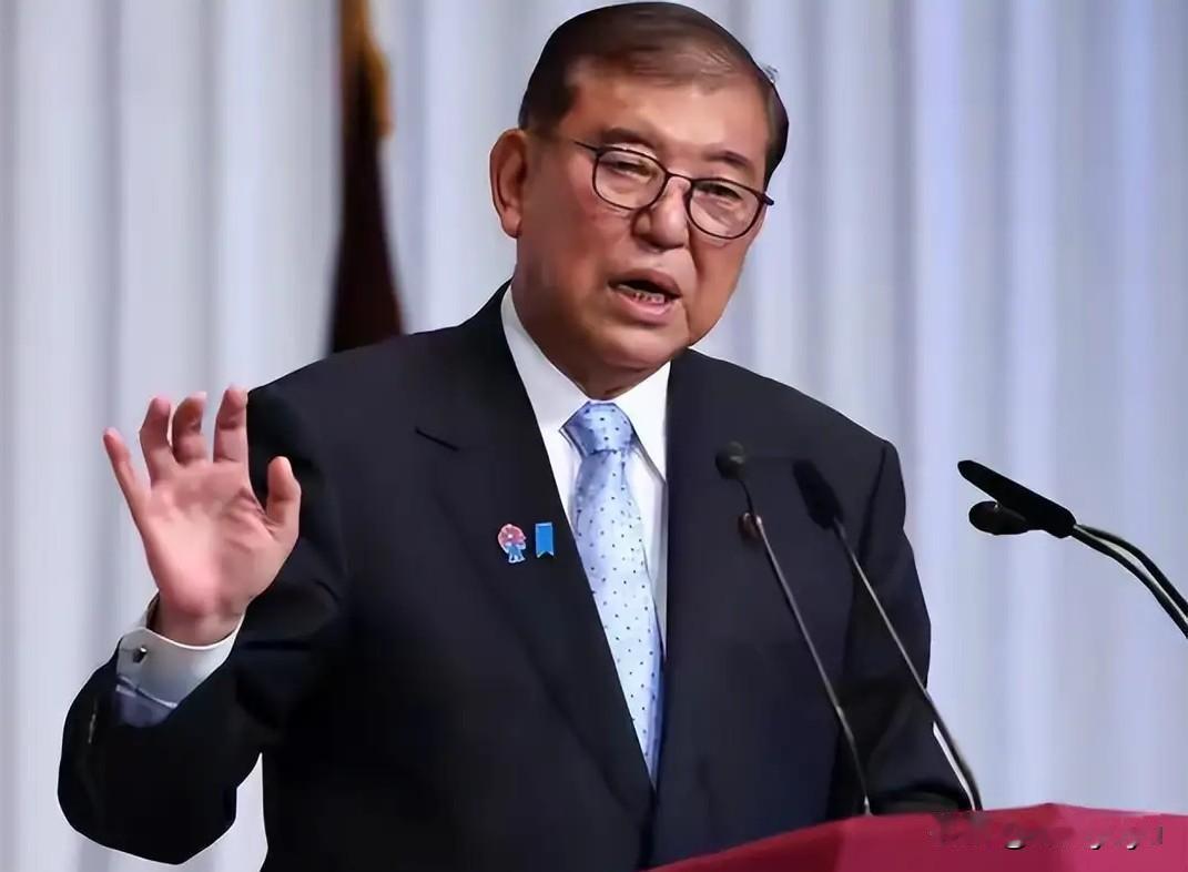 日本政坛最近爆发了一场围绕历史认知的激烈交锋。前首相石破茂8月21日在东京的一场