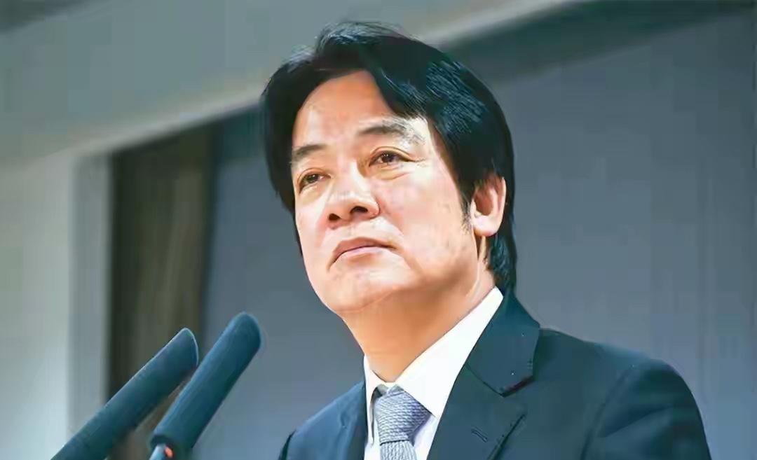 皖南老家有座千年古镇，镇头住着位九旬老卦师，一辈子没踏出过镇界，八卦相面却传得方