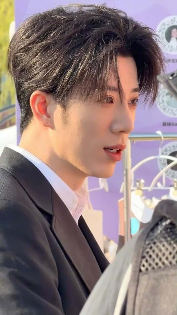 李昊鹭卓剧透演唱会和舞台李昊鹭卓一个剧透一个预告李昊和鹭卓简直是期待值制造机！一