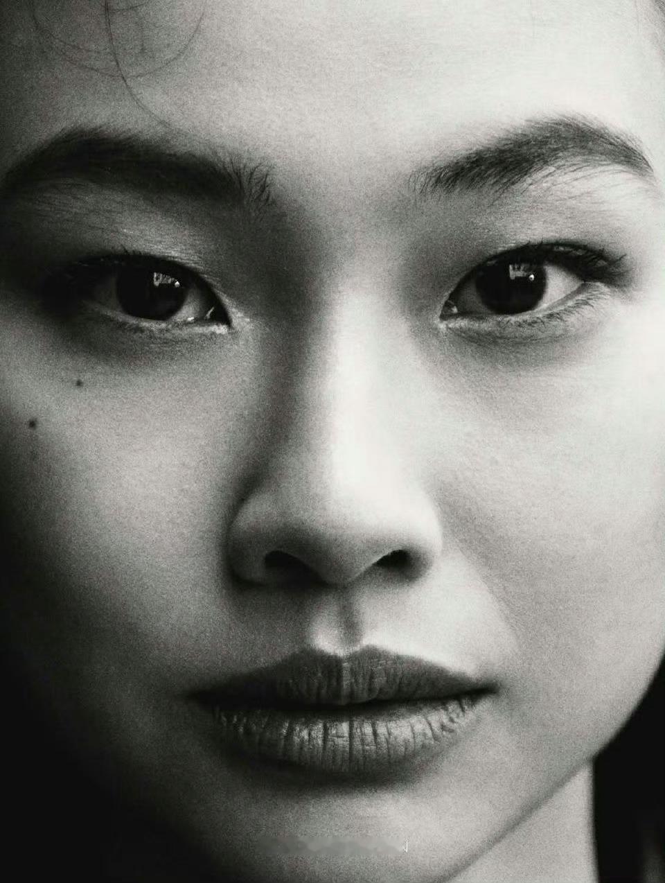 Hoyeon Jung72 Magazine Issue 2摄影：Norman 