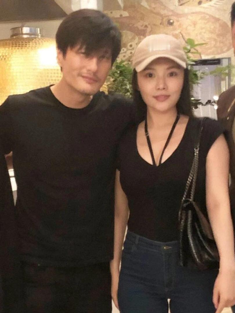 徐冬冬孩子叫小椰子 小椰子这名也太好记了吧，以后吃椰子鸡都能想起冬冬家的娃