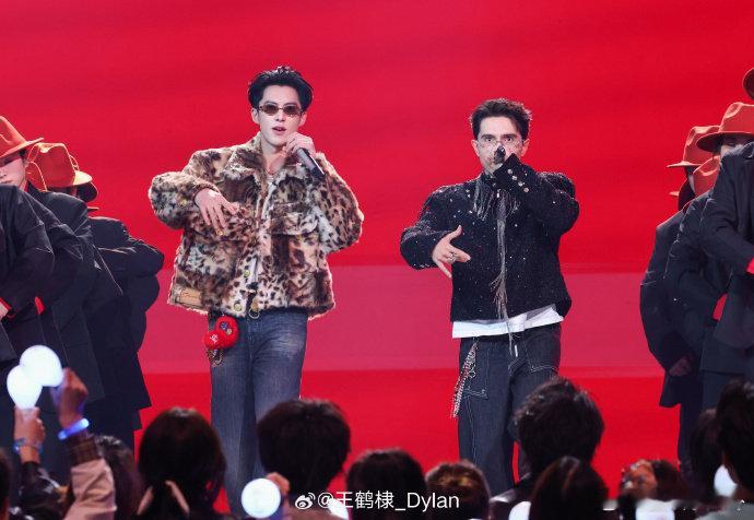 王鹤棣小小绕口令轻轻松松拿下你好星期六王鹤棣王鹤棣绕口令表现也太亮眼了！吐字清晰