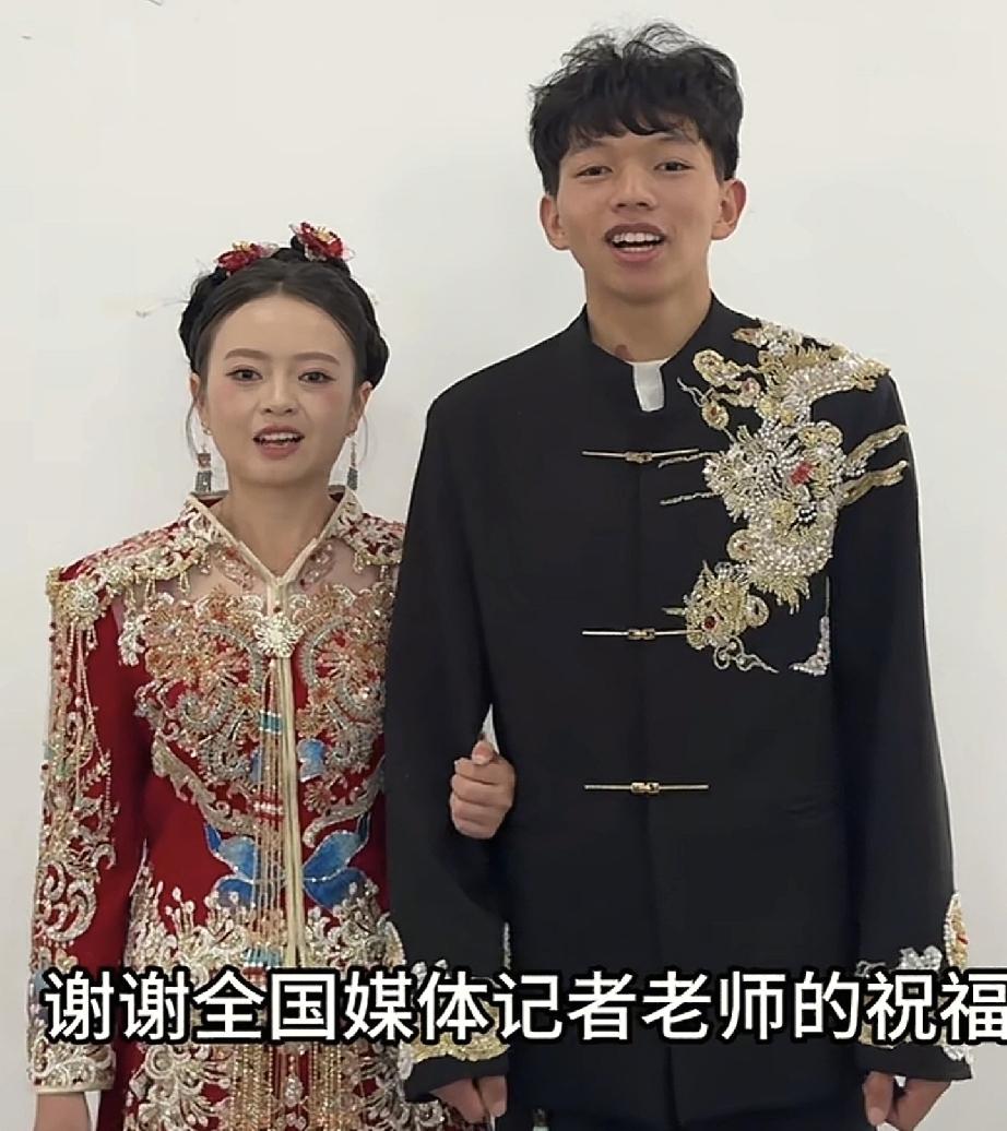 太有面子了
小小徐新视频他带着媳妇罗吹出现在视频里
他们要感谢全国的媒体记者老师