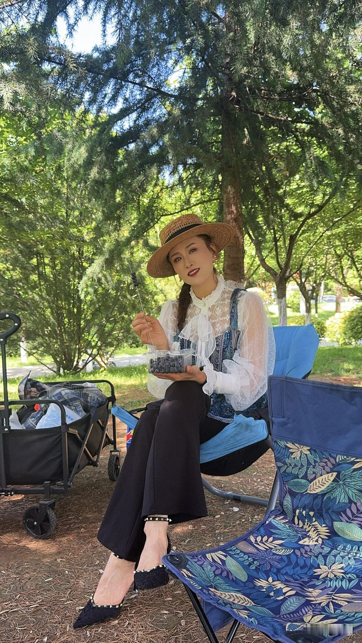 为什么成熟的女人越来越受欢迎成熟女人魅力爆棚。她们独立有主见，懂得包容，情绪管理