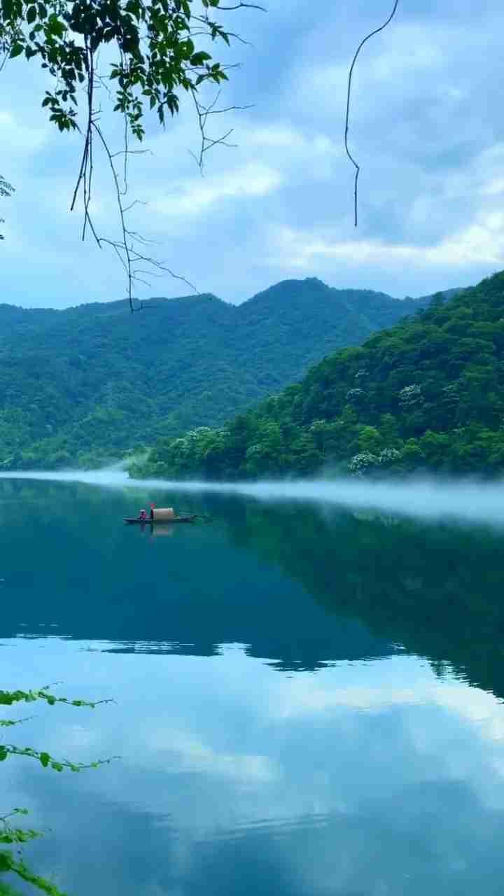 我的今日状态：🏝️旅行度假
我这里的天气：☀️晴天
好想在这个像似陶渊明笔下的