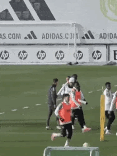 阿隆索刚上任时我就预感他根本压不住姆巴佩好些反驳的说龙哥不一样是名宿，资历深，幻