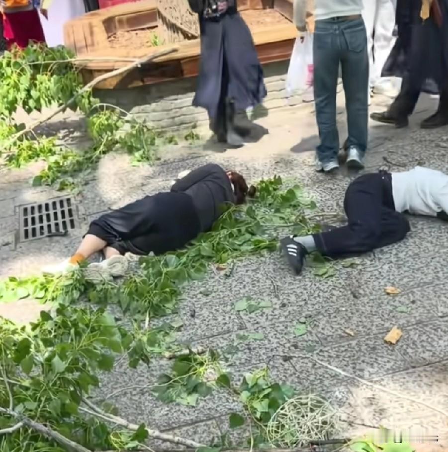 🌙我的天爷！开封万岁山这事，看得人心里咯噔一下！万万没想到啊，这么大个景区，平