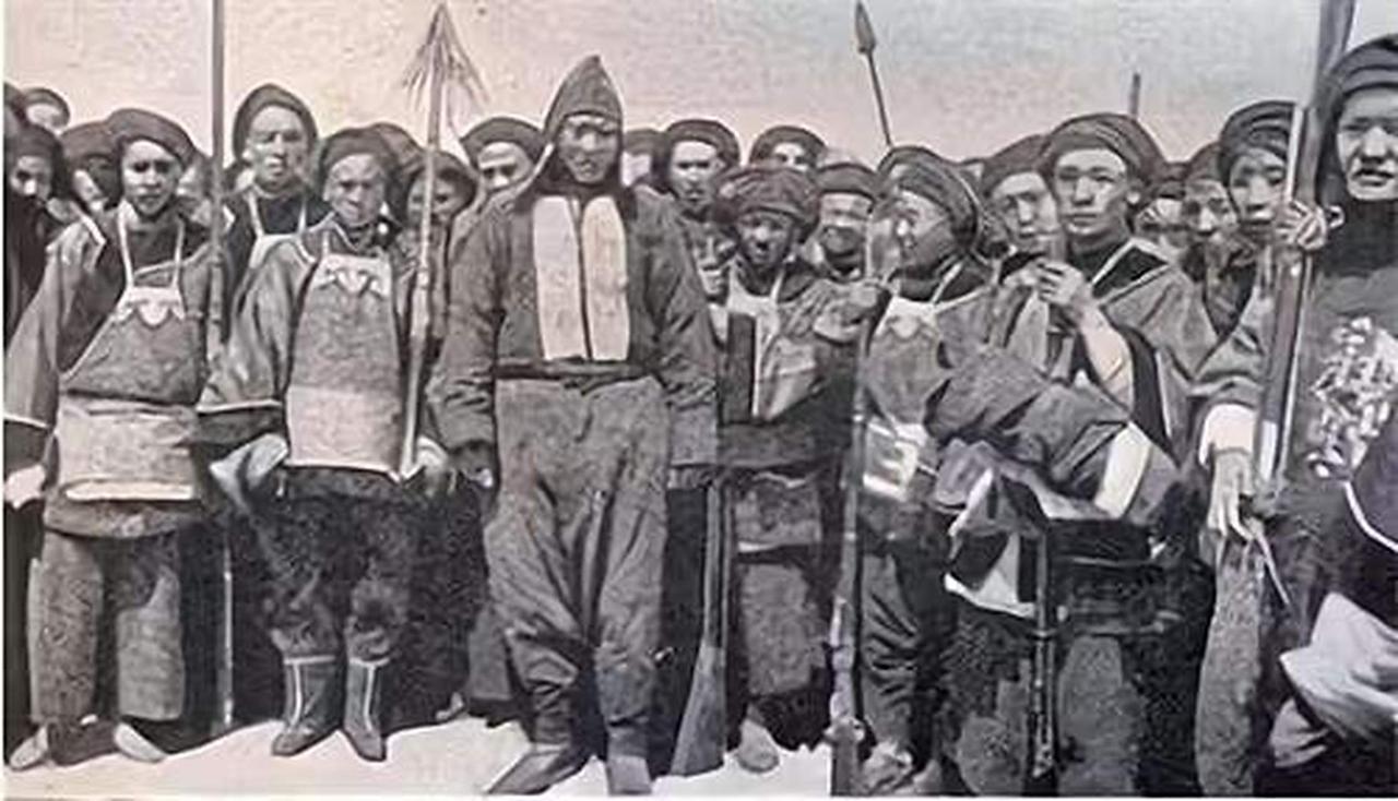 提起“义和团”，你的脑海里会立刻浮现出什么画面？是光着膀子、念着咒语，相信自己“