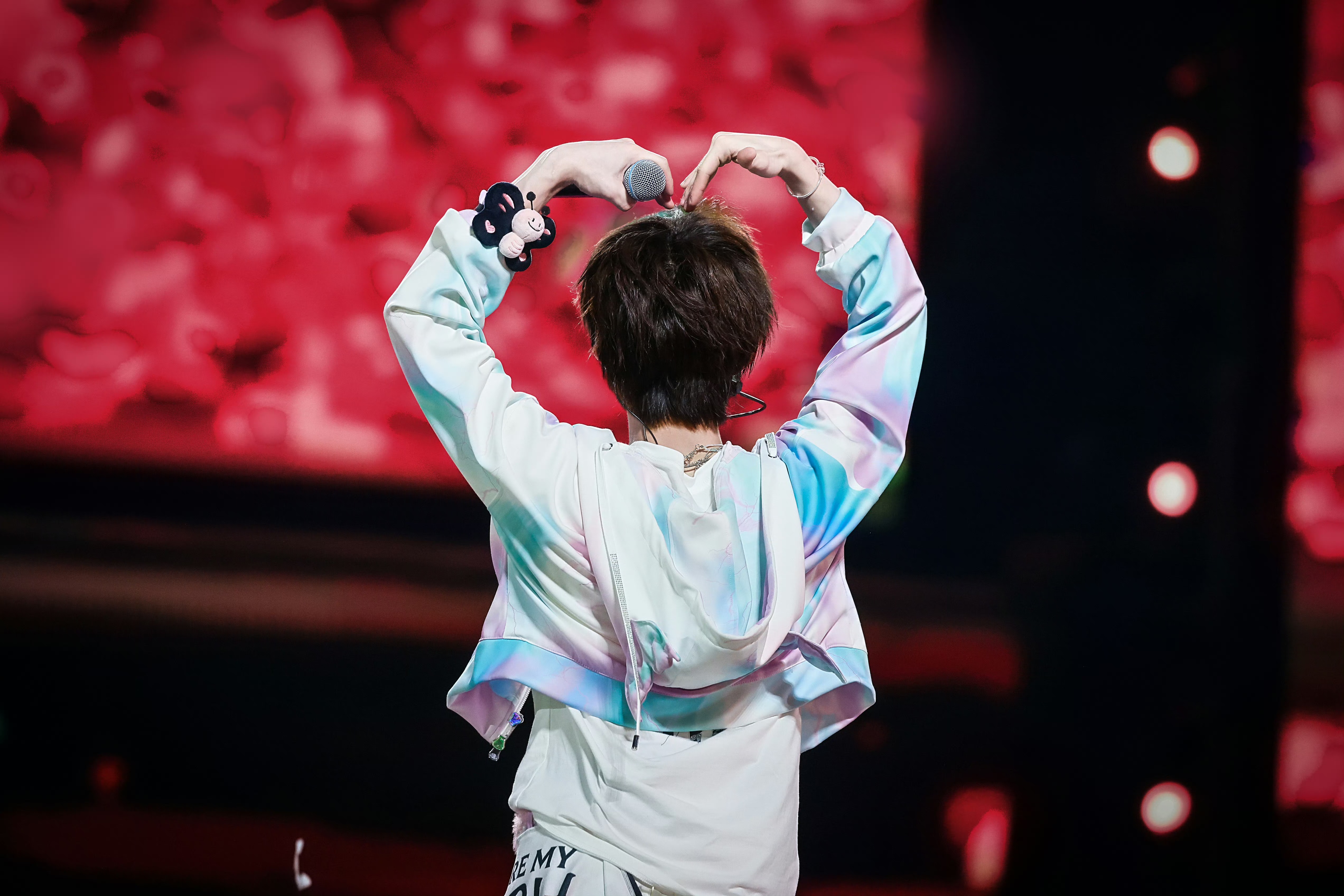 苏新皓😙苏新皓随舞直拍从练习室到舞台，苏新皓用实力打破质疑，这样的宝藏少年，别