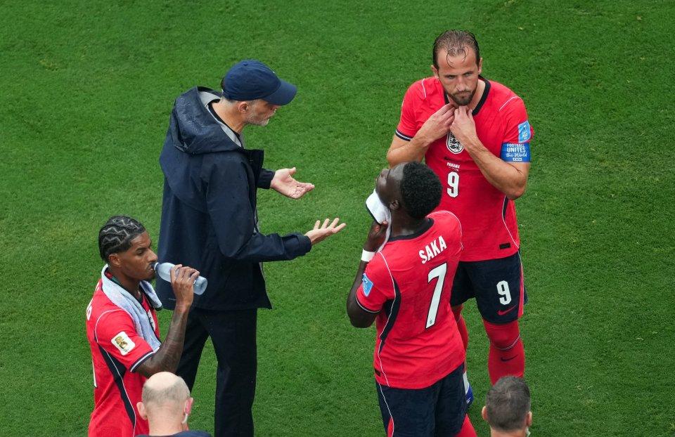 【英超拒绝引入FIFA争议补水暂停，但将采用两项世界杯新规】

英格兰球迷不必担