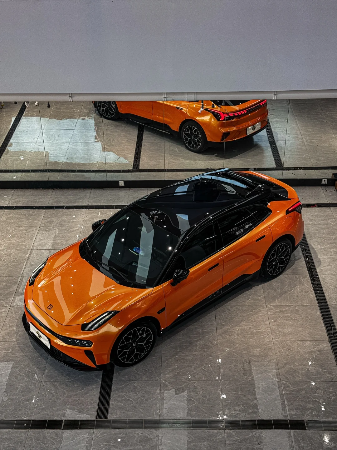 这颜色真的很顶啊，穿梭街道颜值最高的001