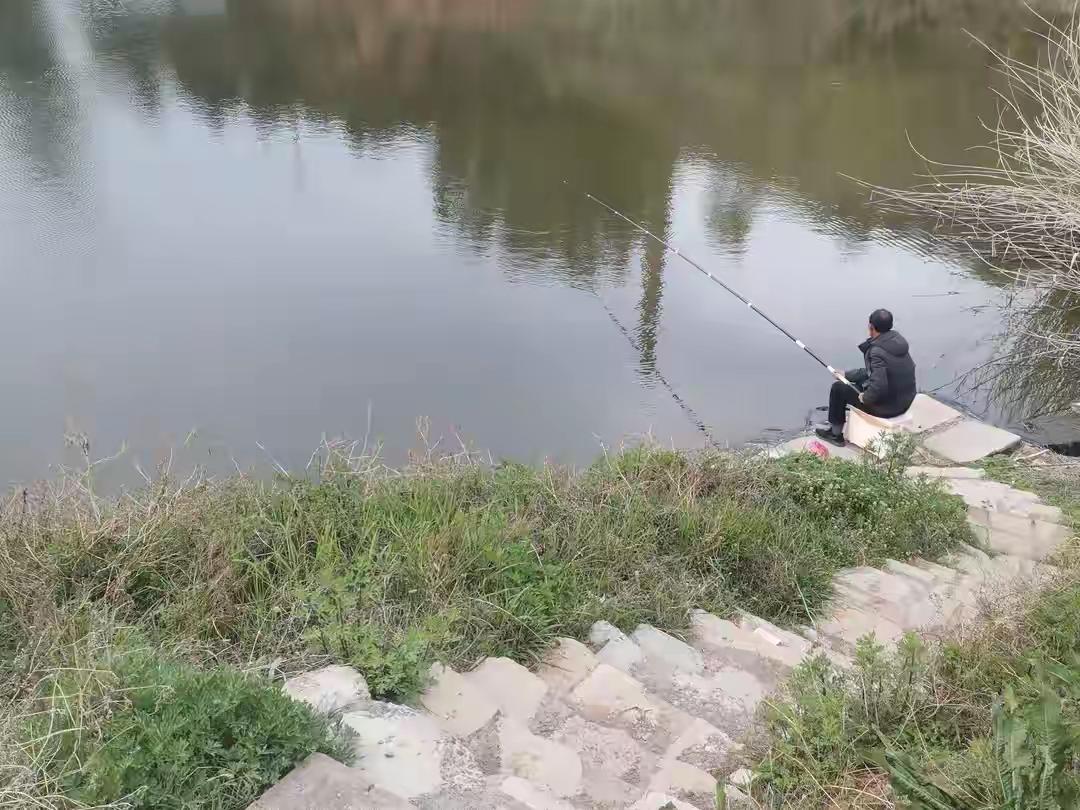 9.3亿阅读狂赚5万！这篇爆文撕开中年人最后体面：你的通讯录里，藏着多少深夜不敢