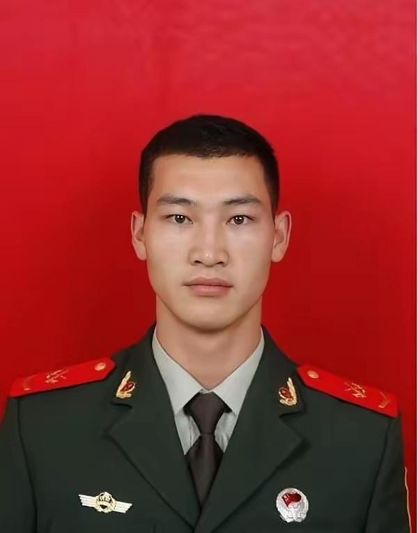 已为你生成文档

黄成勇，男，汉族，广西桂林市灵川县人，中共党员。
黄成勇，19