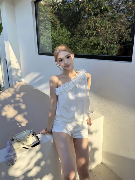 吃的香香的 睡的饱饱的 明天好好的 	 这家咖啡店人好多 	 好喜欢阳光☀️