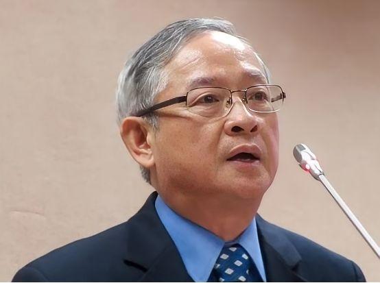 台湾知名人士林郁方：“我实在看不懂大陆造那么多武器装备，造那么多航母干什么，还频