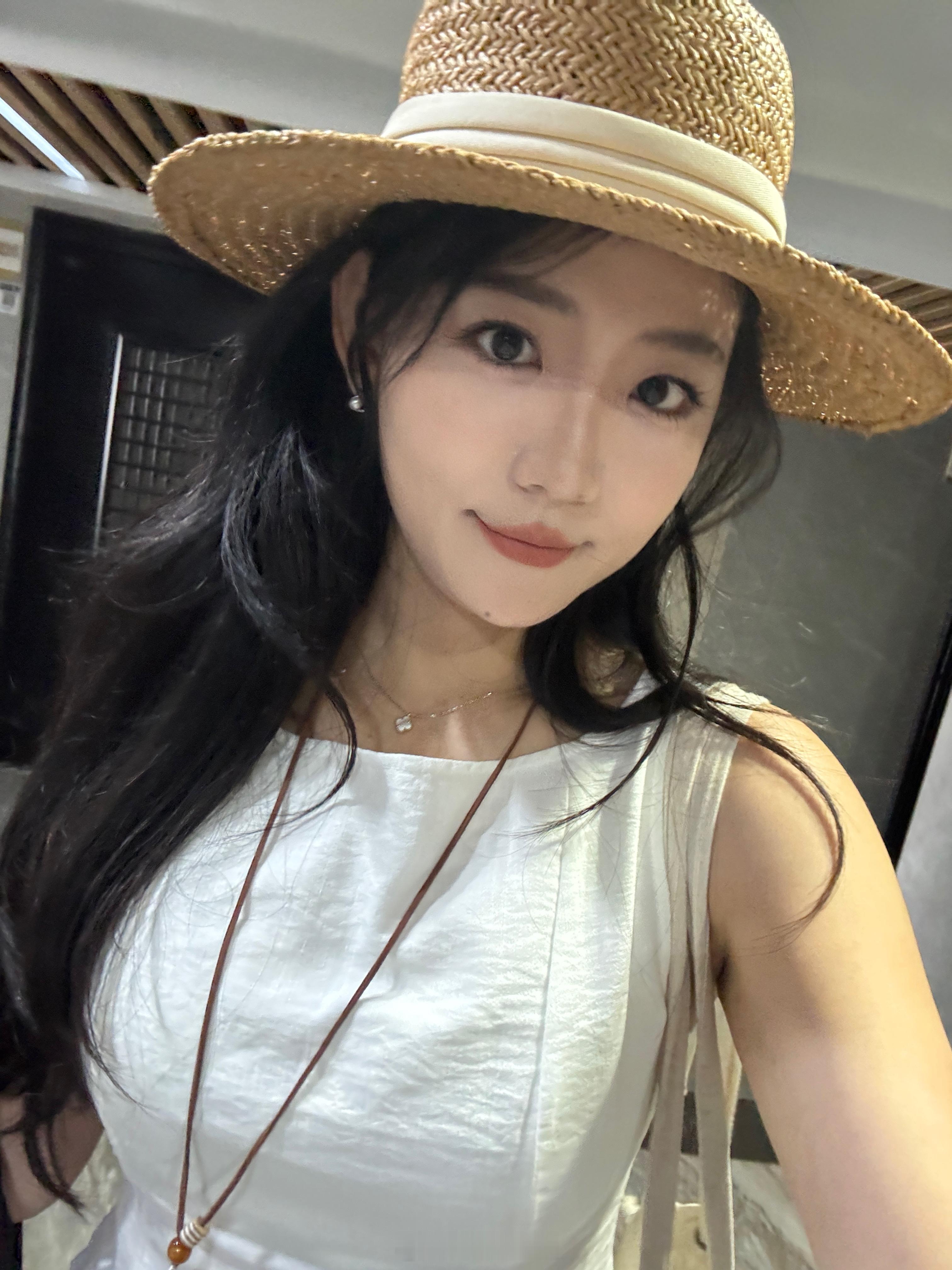 说今天带我去海边拍照，然后深圳天就放晴了！你看老天都给咱俩面子！ 
