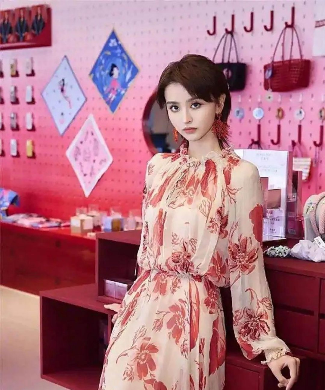 金子涵拉黑蔡徐坤金子涵拉黑蔡徐坤引热议，二人因选秀结缘有师徒之谊，网传金子涵已淡