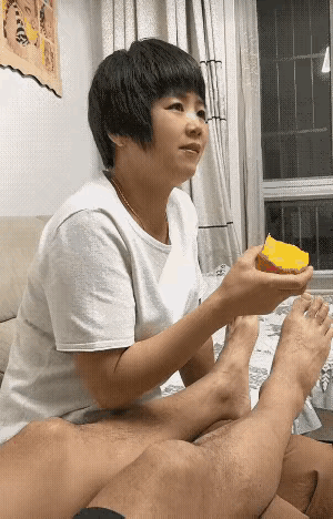 1 天呐！能娶到这女的当老婆，这男的是八辈子修来的福气啊！
2 有些习惯年轻的时