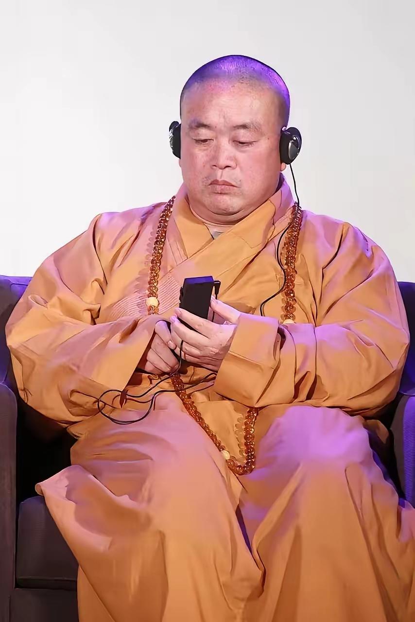 人生就是这么讽刺: 释永信穿了半辈子袈裟，住了半辈子寺院。可他内心里应该没做过一