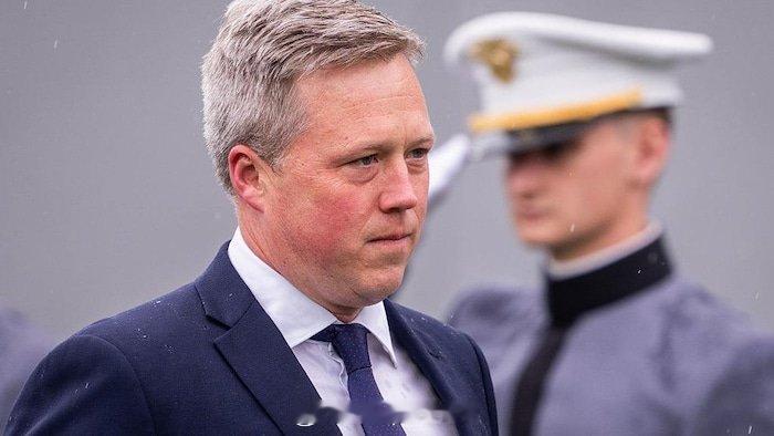 兵器影像 美国陆军部长丹·德里斯科尔已向特朗普总统提交辞呈，并预计将在几天内离开
