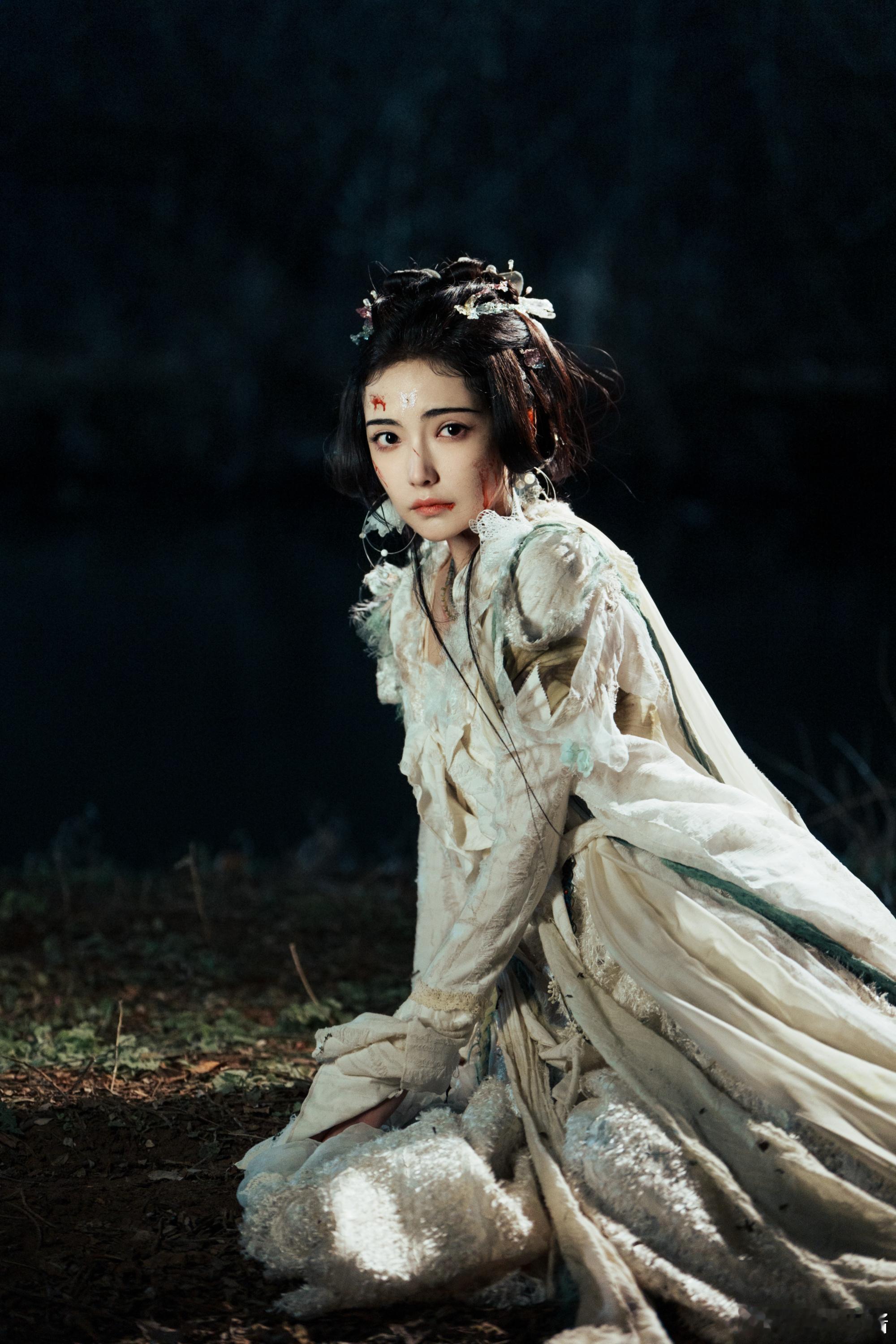 叫古丽娜的都是美女 加奈那的异域长相太有辨识度！演古丽娜尔时是元气少女，演卿离时