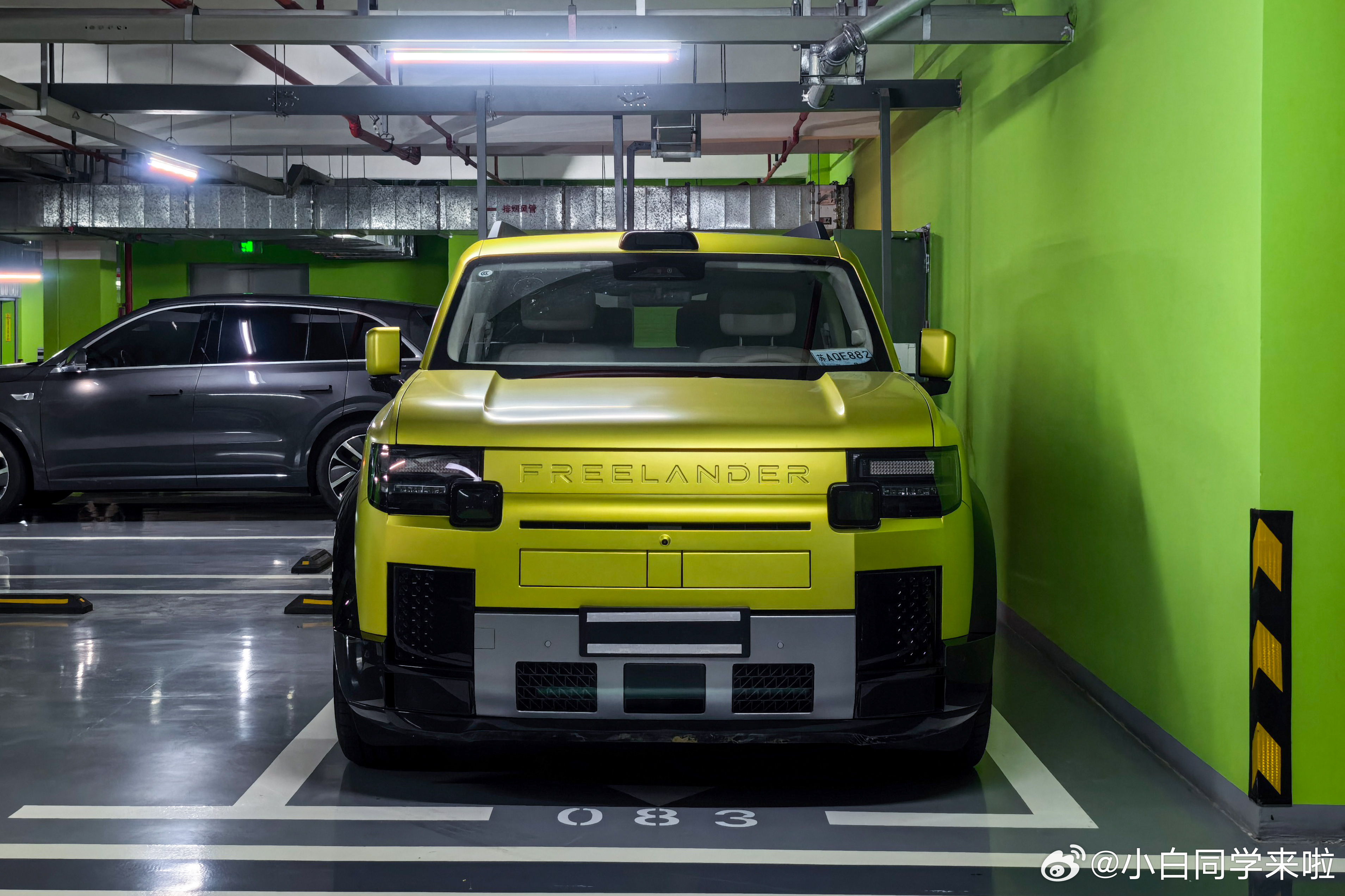 第一次看到 Freelander 神行者 8 的实车，这个颜色在地库太亮眼了，有