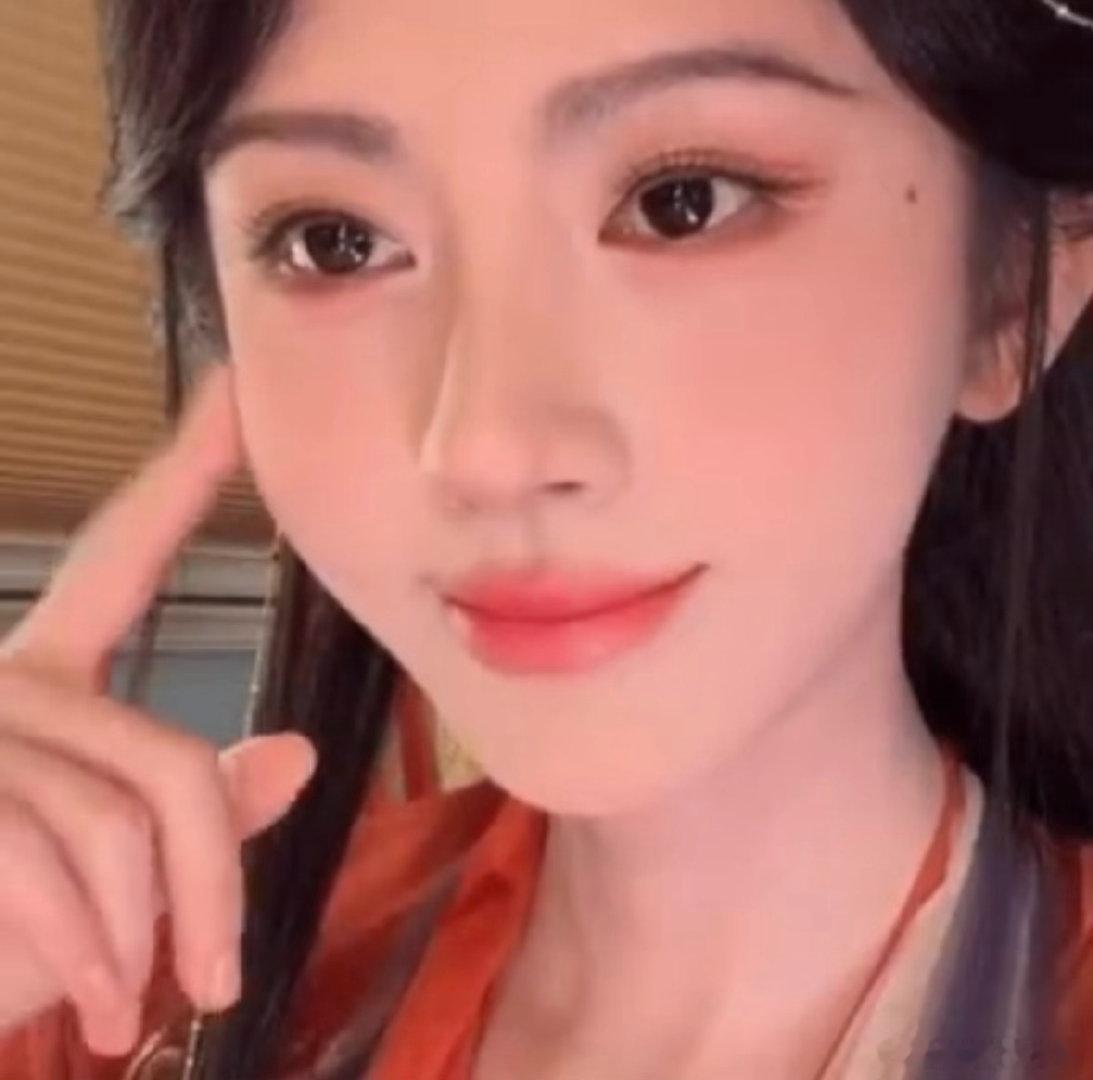 鞠婧祎好萌萌物来的 
