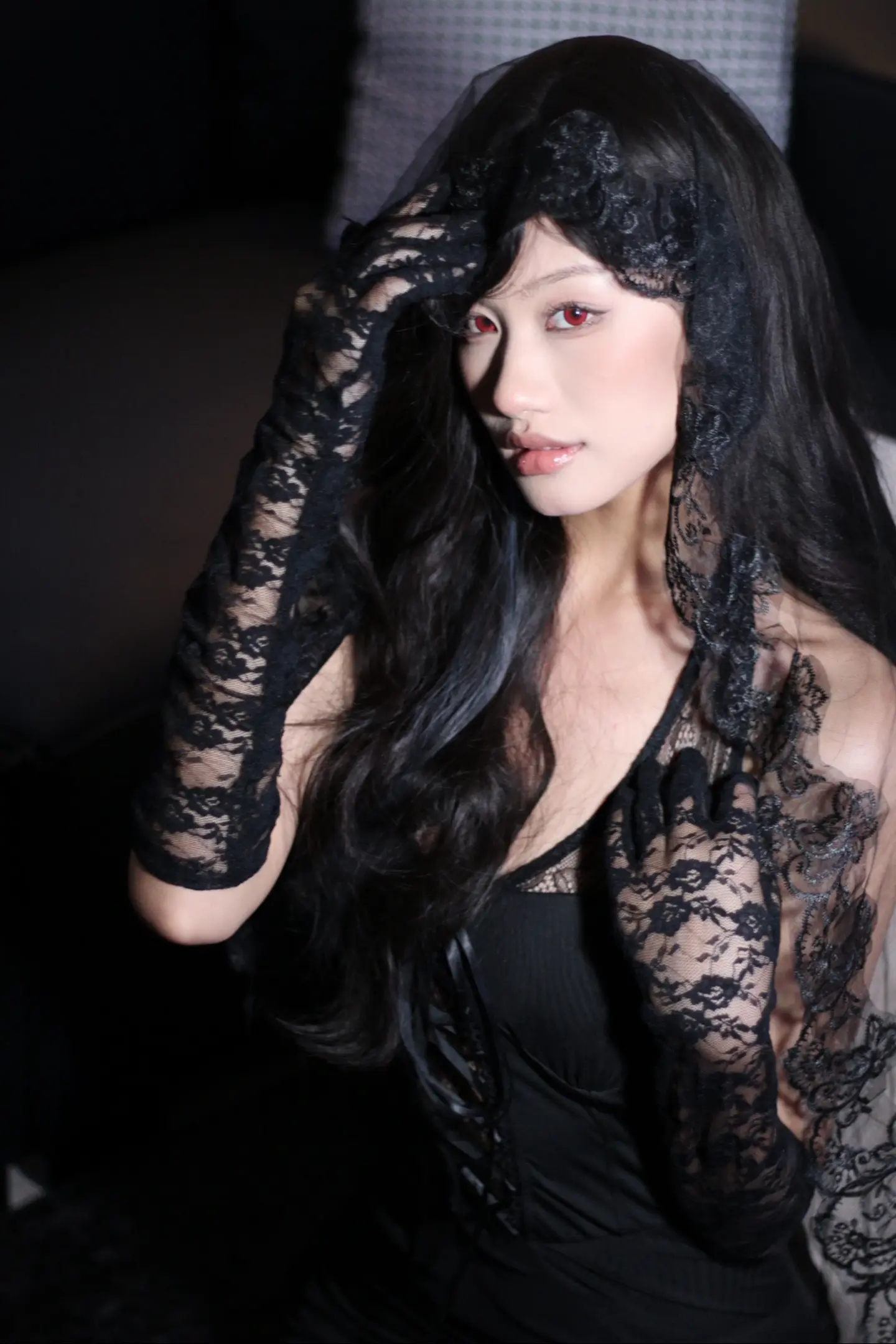 吟唱咒语，梦里做你的黑暗新娘👰‍♀️。万圣节穿的黑色，有刘海的温柔御...
