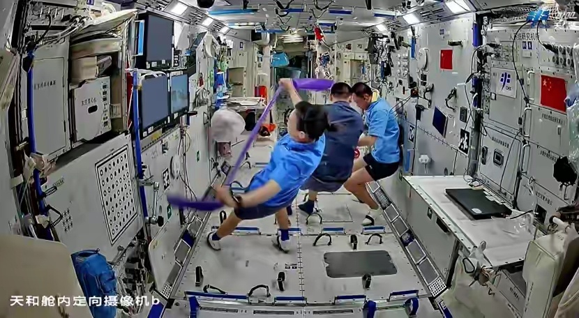 女航天员黎家盈空间站展区旗，神二十三首次出舱有她？难度多大？ 
