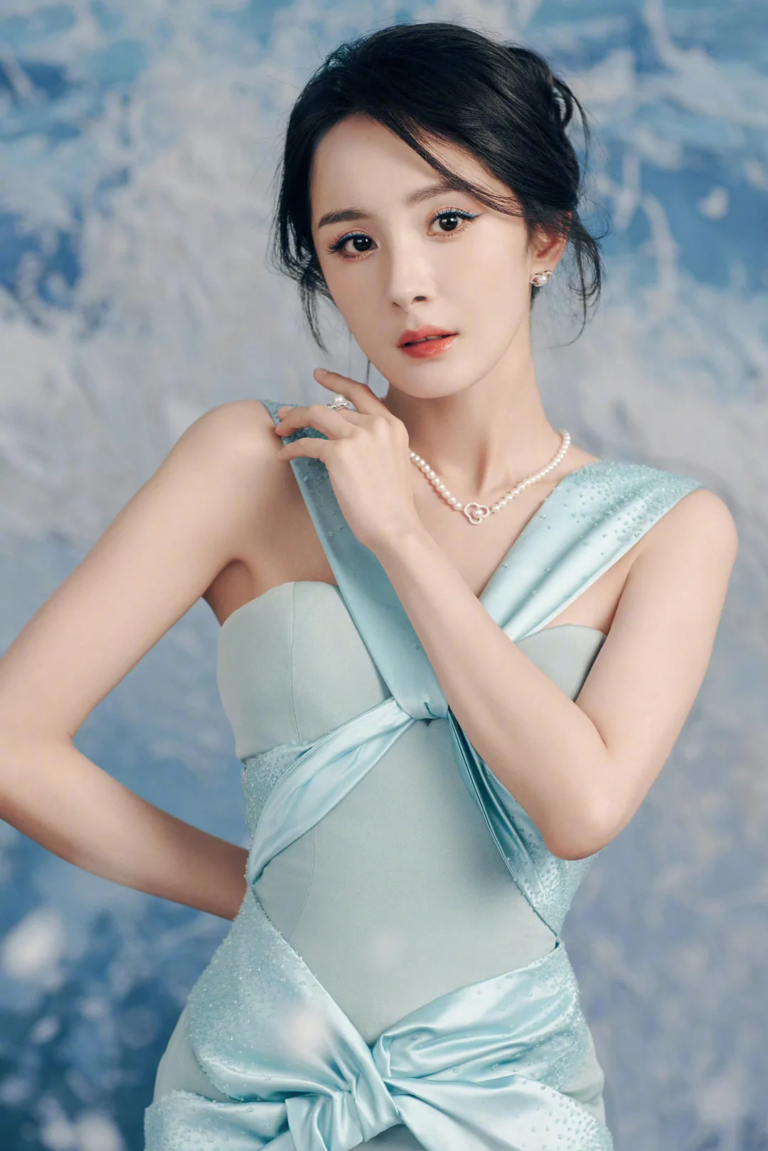 杨幂今晚宝家洁直播造型